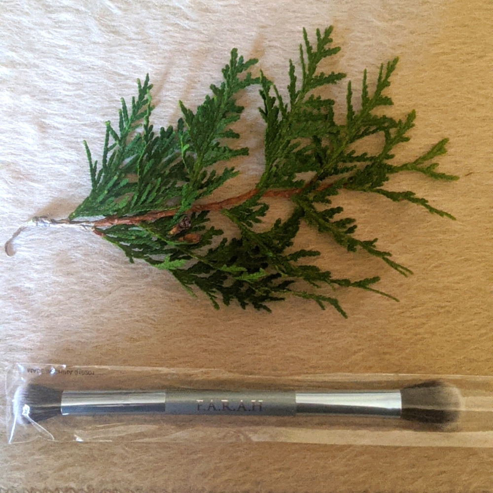 FARAH Conceal and Set Brush